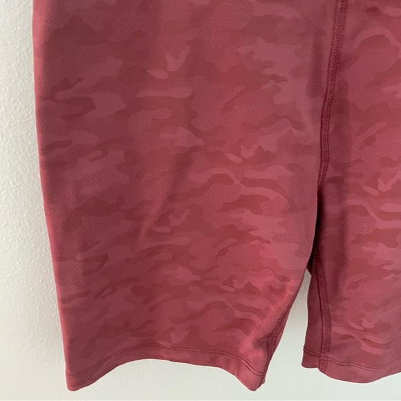 BEYOND YOGA Camo High Waisted Performance Biker Short red size large - Picture 3 of 14
